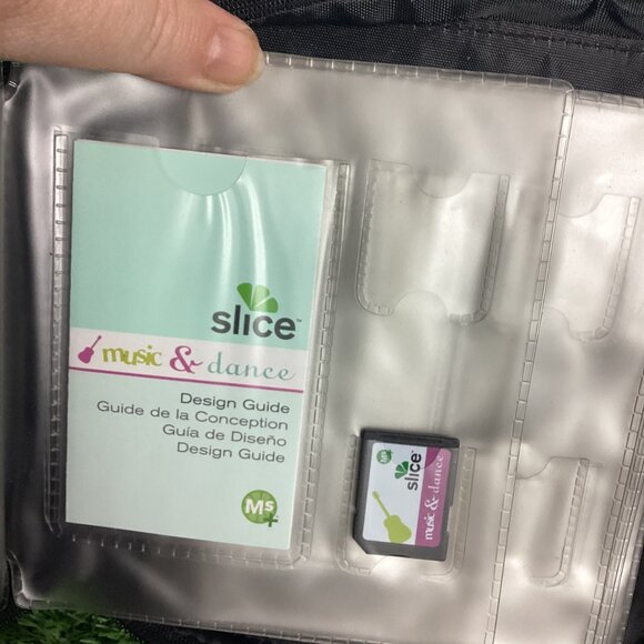 Making Memories Slice Design Card Zippered Case with 8 SD Design Cards - Picture 8 of 8